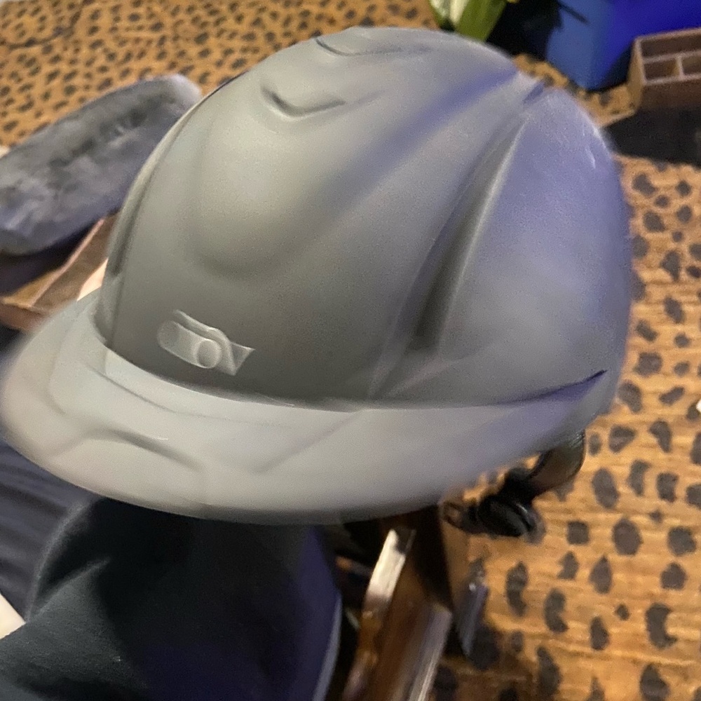 ovation helmet with box and cloth bag